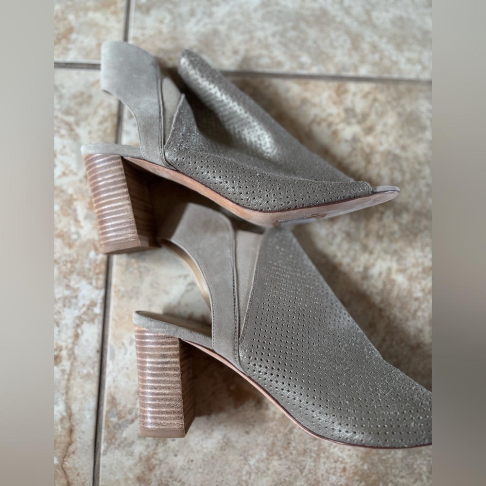 Van Eli tan heels